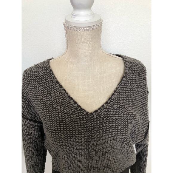 Socialite Slouchy V-Neck Loop Sweater in Charcoal - M - Picture 3 of 5